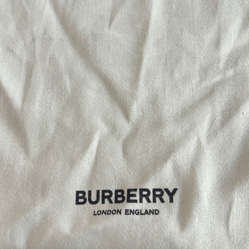 Burberry wool bag, can be used for glasses, makeup or anything that fits.